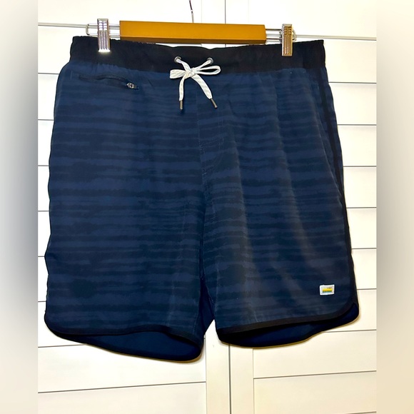 Vuori Men’s Drawstring Banks Shorts L EUC Navy 156509 - Picture 1 of 4